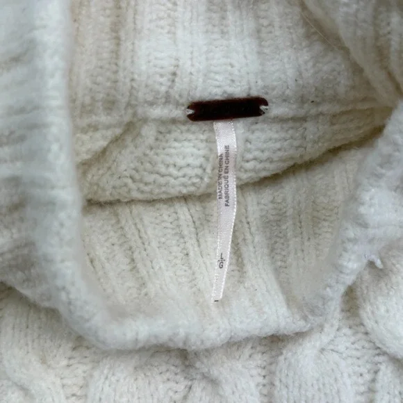 Free People Cable Knit Slouchy Boxy Oversized Sweater Ivory Size Large Chunky - Picture 4 of 9